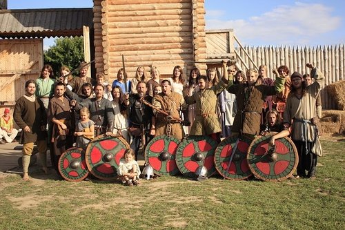 Elbląg, Grupa Truso podczas Międzynarodowego Festiwalu "Byliny starodawnego Kijowa", gdzie była jedyną reprezentantką Unii Europejskiej Elbląg, Grupa Truso podczas Międzynarodowego Festiwalu "Byliny starodawnego Kijowa", gdzie była jedyną reprezentantką Unii Europejskiej