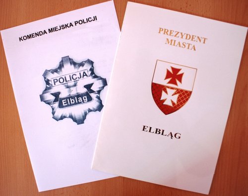 Elbląg, Postawę czwórki elblążan nagrodzili prezydent miasta i komendant policji Elbląg, Postawę czwórki elblążan nagrodzili prezydent miasta i komendant policji
