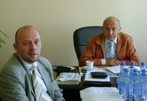 Elbląg, Jacek Perliński, prodziekan wydziału nauk o zdrowiu i Henryk Fall, kanclerz EUH-E podczas spotkania z dziennikarzami.