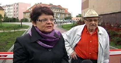 Elbląg, Mieszkańcy mają dość. Czarę goryczy przelał szlaban, który jak twierdzą utrudnił im dojazd do mieszkań Elbląg, Mieszkańcy mają dość. Czarę goryczy przelał szlaban, który jak twierdzą utrudnił im dojazd do mieszkań