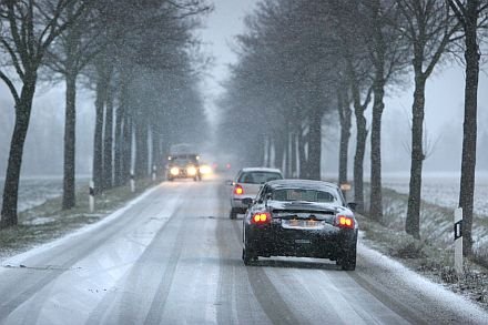 Często pierwszy śnieg zaskakuje kierowców