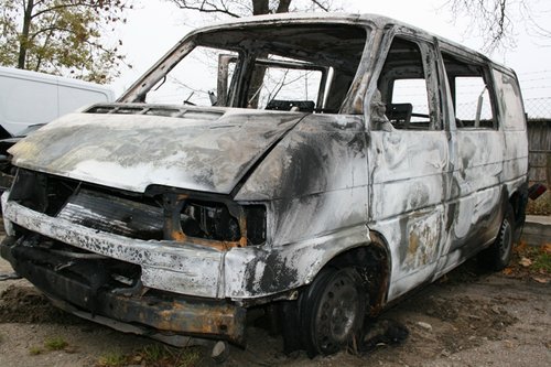 Elbląg, Volkswagen spłonął całkowicie Elbląg, Volkswagen spłonął całkowicie
