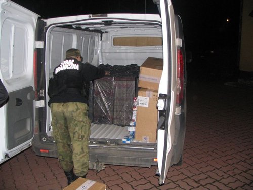 Elbląg, W aucie było blisko 20,5 tysiąca paczek papierosów pochodzących z przemytu Elbląg, W aucie było blisko 20,5 tysiąca paczek papierosów pochodzących z przemytu