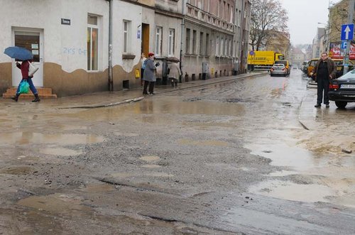 Elbląg, Czy zdążą, nim skrzyżowanie utonie w błocie?