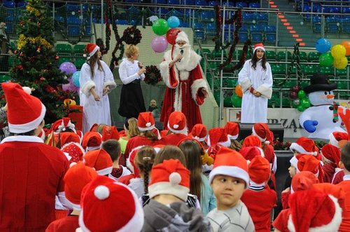 Elbląg, Tłumy dzieci przyszły dziś na spotkanie ze Świętym Mikołajem Elbląg, Tłumy dzieci przyszły dziś na spotkanie ze Świętym Mikołajem