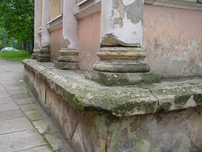 Elbląg, Niektóre z elemntów architektonicznych pałacyku wymagają pilnego remontu Elbląg, Niektóre z elemntów architektonicznych pałacyku wymagają pilnego remontu