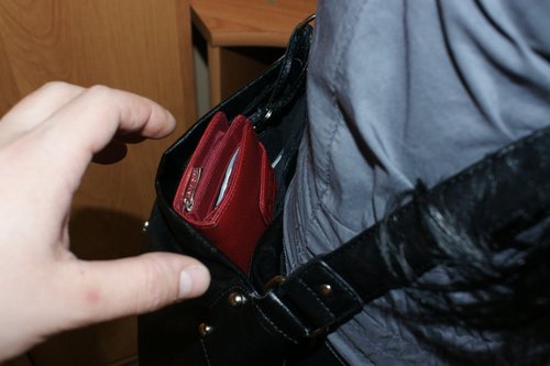 Elbląg, 17-letni Patryk S. najczęściej wykorzystywał nieuwagę kobiet