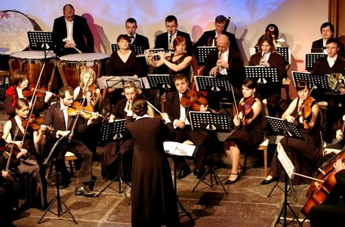 Elbląg, Elbląska Orkiestra Kameralna zagrała w sobotę 15 stycznia w jednej z sal Ratusza Staromiejskiego, która ma być jej salą koncertową. Elbląg, Elbląska Orkiestra Kameralna zagrała w sobotę 15 stycznia w jednej z sal Ratusza Staromiejskiego, która ma być jej salą koncertową.
