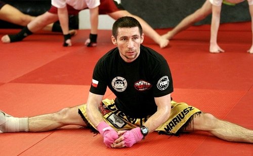 Elbląg, Miłośnicy sportów walki mieli okazję potrenować pod okiem Mariusza Cieślińskiego, zawodowego mistrza świata w boksie tajskim Elbląg, Miłośnicy sportów walki mieli okazję potrenować pod okiem Mariusza Cieślińskiego, zawodowego mistrza świata w boksie tajskim