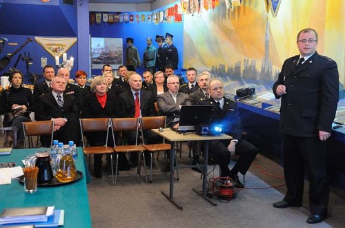 Elbląg, Bryg. Tomasz Świniarski przedstawił wyniki elbląskich strażaków w roku 2010 Elbląg, Bryg. Tomasz Świniarski przedstawił wyniki elbląskich strażaków w roku 2010