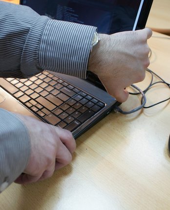 Elbląg, By opłacić internat, okradł kolegę