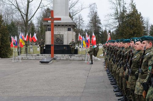 Elbląg, Uroczystości rocznicowe odbyły się w samo południe przed Pomnikiem Żołnierzy Armii Czerwonej Elbląg, Uroczystości rocznicowe odbyły się w samo południe przed Pomnikiem Żołnierzy Armii Czerwonej