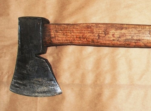 Elbląg, Siekierą wymusili spłatę długu