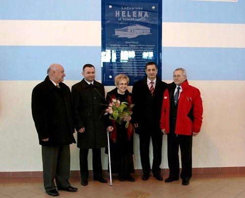 Elbląg, Helena Pilejczyk i goście pod pamiątkową tablicą