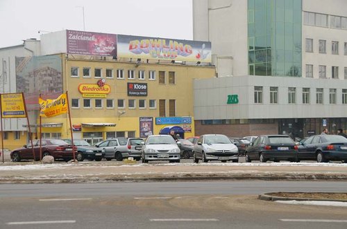 Elbląg, Ekskluzywny (?) parking przed Biedronką Elbląg, Ekskluzywny (?) parking przed Biedronką