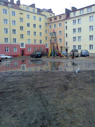 Elbląg, „Rakieta” na podwórzu, czyli brud w centrum miasta Elbląg, „Rakieta” na podwórzu, czyli brud w centrum miasta