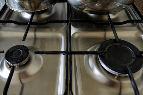 Elbląg, Kobieta spała, a z kuchenki gazowej ulatniał się gaz Elbląg, Kobieta spała, a z kuchenki gazowej ulatniał się gaz