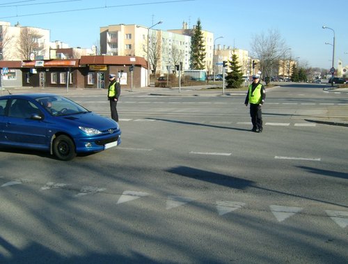 Elbląg, Przez około pół godziny ruchem na skrzyżowaniu kierowali policjanci Elbląg, Przez około pół godziny ruchem na skrzyżowaniu kierowali policjanci
