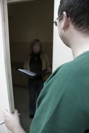 Elbląg, Policjanci apelują: bądźmy czujni w kontaktach z obcymi osobami Elbląg, Policjanci apelują: bądźmy czujni w kontaktach z obcymi osobami
