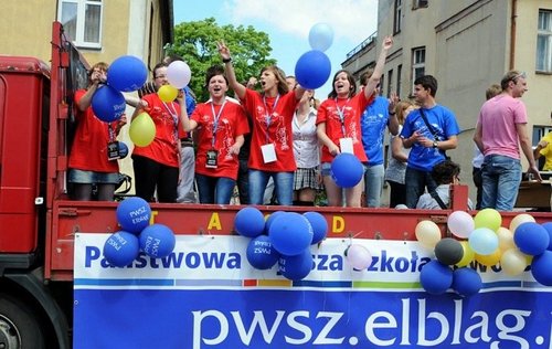 Elbląg, W czasie marszu na Podzamcze humor żakom dopisywał Elbląg, W czasie marszu na Podzamcze humor żakom dopisywał