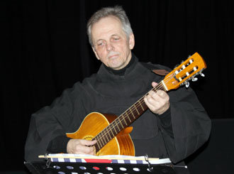 Elbląg, Krakowski bard zagra i zaśpiewa w Bibliotece Elbląg, Krakowski bard zagra i zaśpiewa w Bibliotece