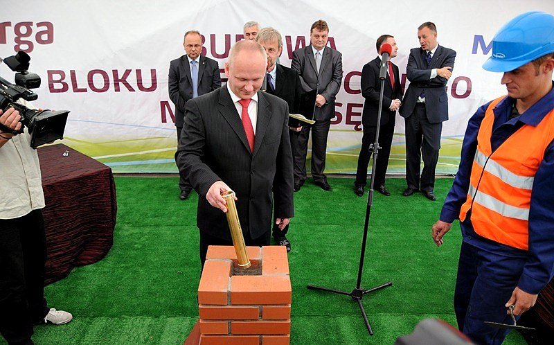 Elbląg, Na pierwszym planie Jacek Garbol, prezes spółki Energa Kogeneracja