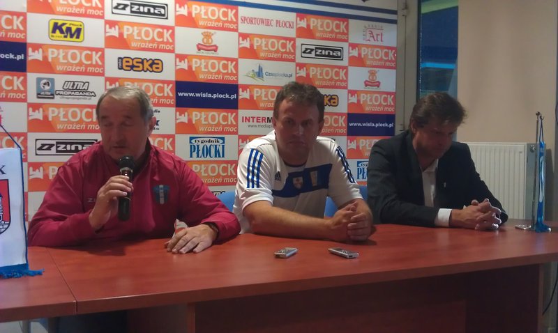 Elbląg, Obaj trenerzy - Mieczysław Broniszewski (Wisła, po lewej) i Grzegorz Wesołowski (Olimpia) nie byli po meczu do końca zadowoleni Elbląg, Obaj trenerzy - Mieczysław Broniszewski (Wisła, po lewej) i Grzegorz Wesołowski (Olimpia) nie byli po meczu do końca zadowoleni