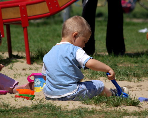 Elbląg, Z zabawą na nowym placu w parku Modrzewie, niestety, maluchy muszą jeszcze poczekać