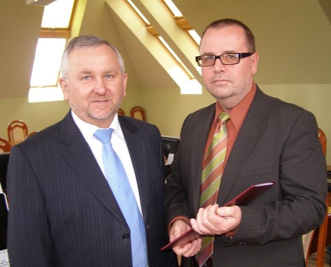 Elbląg, Maciej Romanowski, wicestarosta elbląski i Tomasz Domżalski, nowy dyrektor PCPR Elbląg, Maciej Romanowski, wicestarosta elbląski i Tomasz Domżalski, nowy dyrektor PCPR