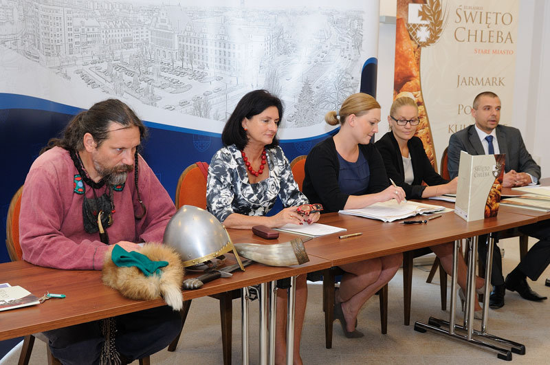 Elbląg, Od lewej: Wojciech Ławrynowicz, Grażyna Kluge, Monika Betcher-Jankowska, Anna Tworus, Andrzej Duszyński podczas konferencji prasowej poświęconej imprezie