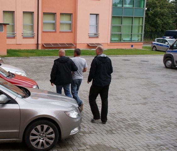 Elbląg, 39-latek został zatrzymany. Decyzją prokuratora mężczyzna został objęty dozorem policyjnym Elbląg, 39-latek został zatrzymany. Decyzją prokuratora mężczyzna został objęty dozorem policyjnym