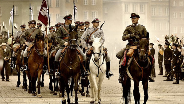 Elbląg, Kadr z filmu „Bitwa Warszawska" Elbląg, Kadr z filmu „Bitwa Warszawska"