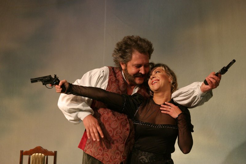 Elbląg, (Teresa Suchodolska i Mariusz Michalski - scena ze spektaklu- arch. teatru)