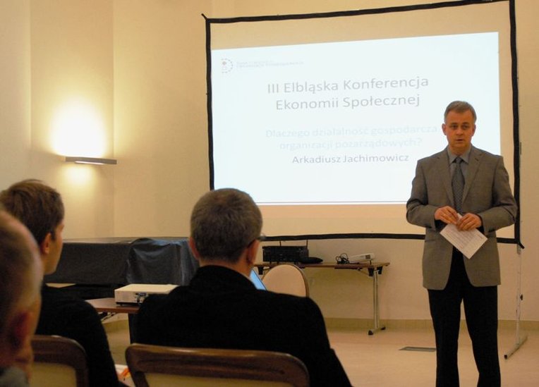 Elbląg, Wstydliwy temat organizacji pozarządowych