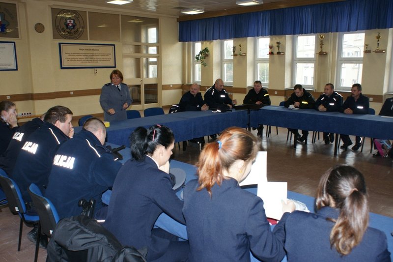 Elbląg, O godzinie 10 uczniowie klas mundurowych wyruszą z ankietami na ulice Elbląga Elbląg, O godzinie 10 uczniowie klas mundurowych wyruszą z ankietami na ulice Elbląga