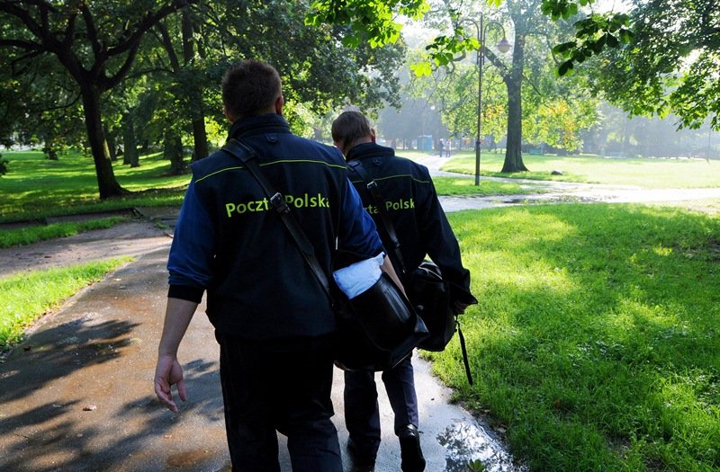 Elbląg, Naczelnik poczty uciekła, a listonosze pozostali z długami