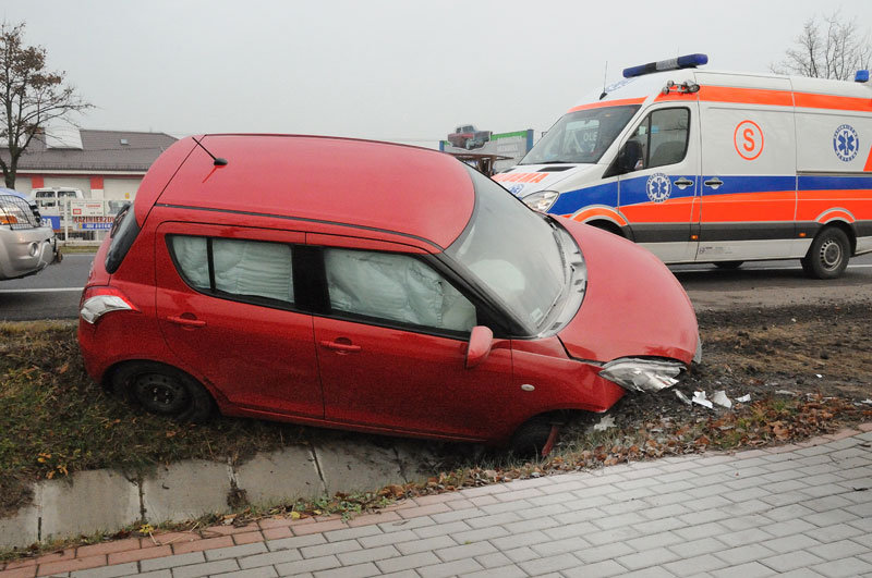 Elbląg, Kazimierzowo: suzuki w rowie