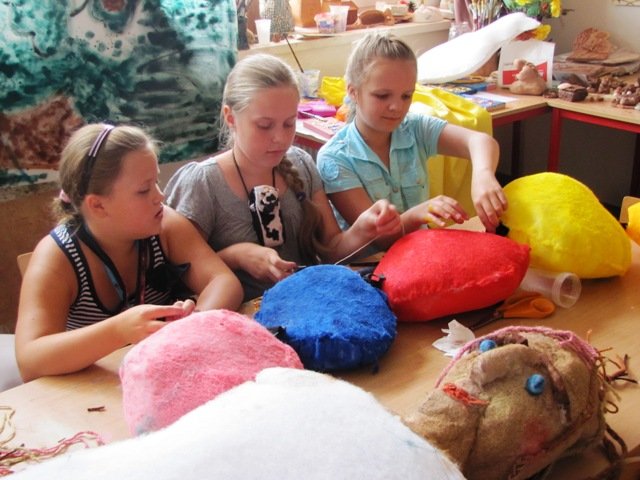 Elbląg, Podczas robienia kukieł na warsztatach w ramach projektu "Bajkowy weekend dla najmłodszych" Elbląg, Podczas robienia kukieł na warsztatach w ramach projektu "Bajkowy weekend dla najmłodszych"