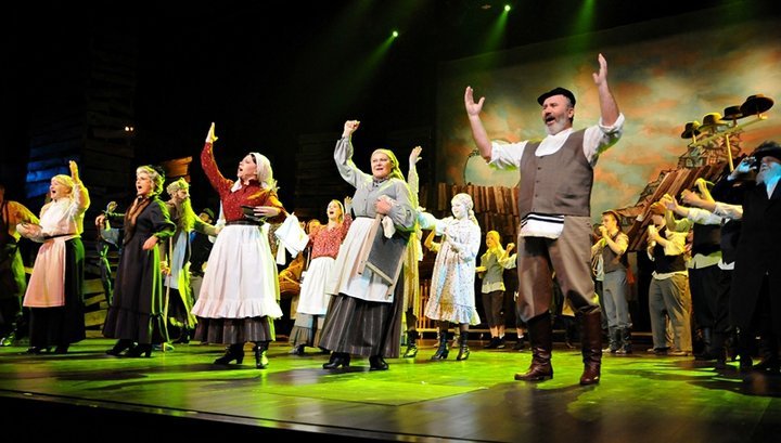 Elbląg, To widowisko rozśpiewane, roztańczone, pełne humoru, ale i dostarczające wzruszeń