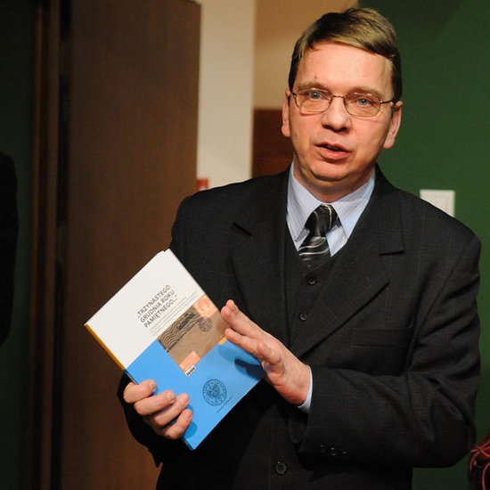 Elbląg, Mirosław Golon, dyrektor gdańskiego oddziału IPN przekazał publikację dot. internowanych gościom wczorajszego wernisażu w Bibliotece Elbląskiej