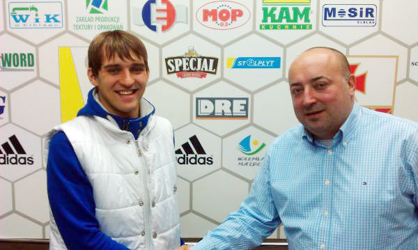 Elbląg, Aliaksandr Tsishkevich, jeden z czwórki nowych zawodników Olimpii Elbląg i prezes klubu Łukasz Konończuk Elbląg, Aliaksandr Tsishkevich, jeden z czwórki nowych zawodników Olimpii Elbląg i prezes klubu Łukasz Konończuk