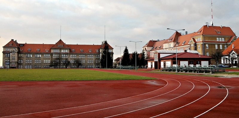 Elbląg, Szkół łączenie rozpoczęte