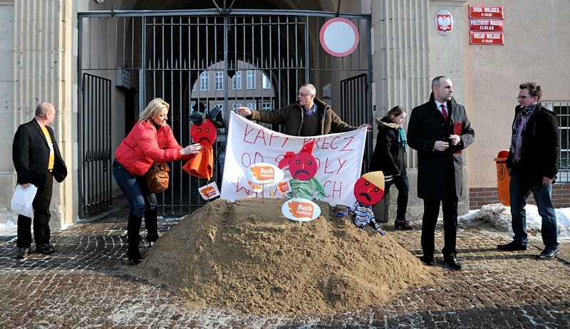 Elbląg, Ruch Palikota i akcja "Łapy precz od szkoły w Piaskach" Elbląg, Ruch Palikota i akcja "Łapy precz od szkoły w Piaskach"