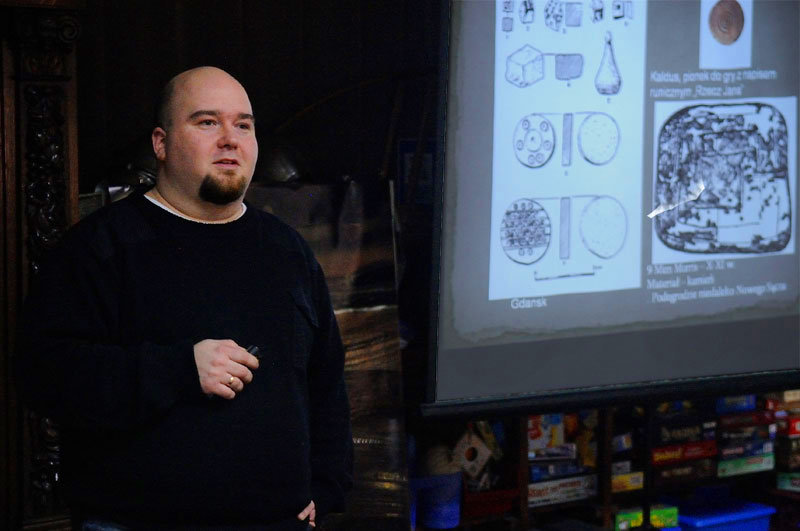 Elbląg, O grach i graczach na przestrzeni wieków mówił znawca tematu rozrywkowego Piotr Adamczyk Elbląg, O grach i graczach na przestrzeni wieków mówił znawca tematu rozrywkowego Piotr Adamczyk