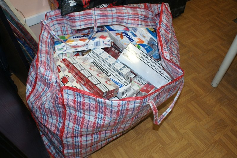 Elbląg, Złodzieje działali tak szybko, że nie zauważyli, jak do torby pakują chusteczki higieniczne, choć chcieli papierosy Elbląg, Złodzieje działali tak szybko, że nie zauważyli, jak do torby pakują chusteczki higieniczne, choć chcieli papierosy