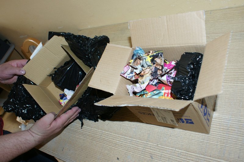 Elbląg, W paczce zamiast zamowionego iPhone'a były gazety i taśmy magnetofonowe