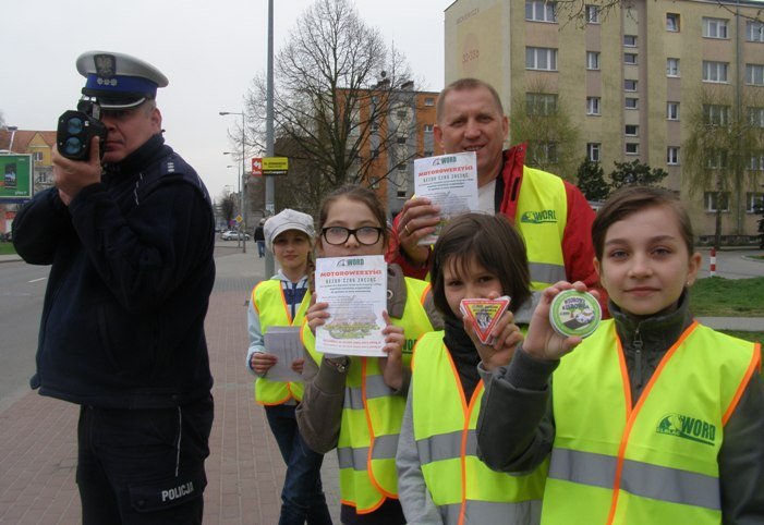 Elbląg, Dzieciaki „wlepiały” nagrody i upomnienia Elbląg, Dzieciaki „wlepiały” nagrody i upomnienia