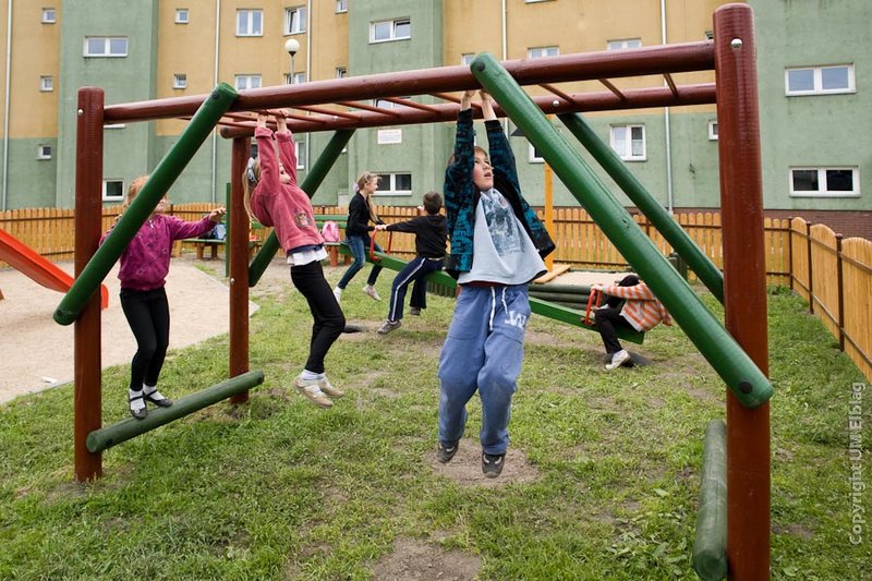 Elbląg, Z nowego placu zabaw najbardziej cieszą się dzieci Elbląg, Z nowego placu zabaw najbardziej cieszą się dzieci