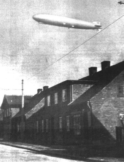 Elbląg, Zeppelin nad obecną ulicą Obrońców Pokoju.