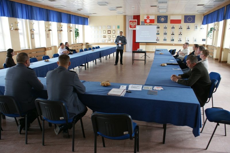 Elbląg, Policjanci mowili restauratorom m.in. o przyjętym na czas mistrzostw programie 3xT Elbląg, Policjanci mowili restauratorom m.in. o przyjętym na czas mistrzostw programie 3xT